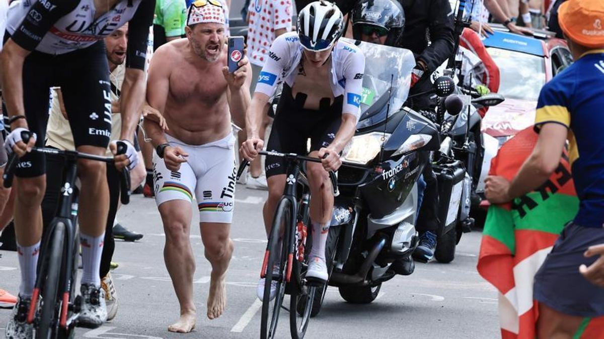 Tadej Pogacar, muerto de calor en el Tour de Francia.