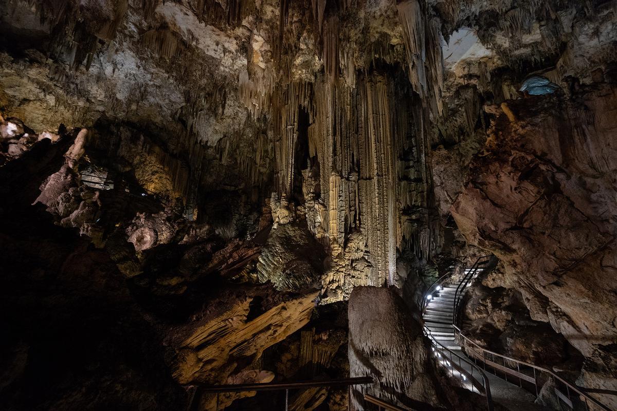 Además de la cueva, podrás disfrutar de muchos otros servicios disponibles en el recinto.