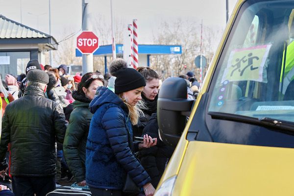 Mujeres ucranianas refugiadas en la frontera con Moldavia.