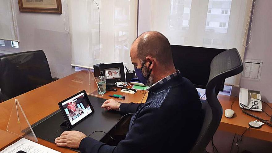 El alcalde buenense, durante la videoconferencia por el SAF.   | // FDV