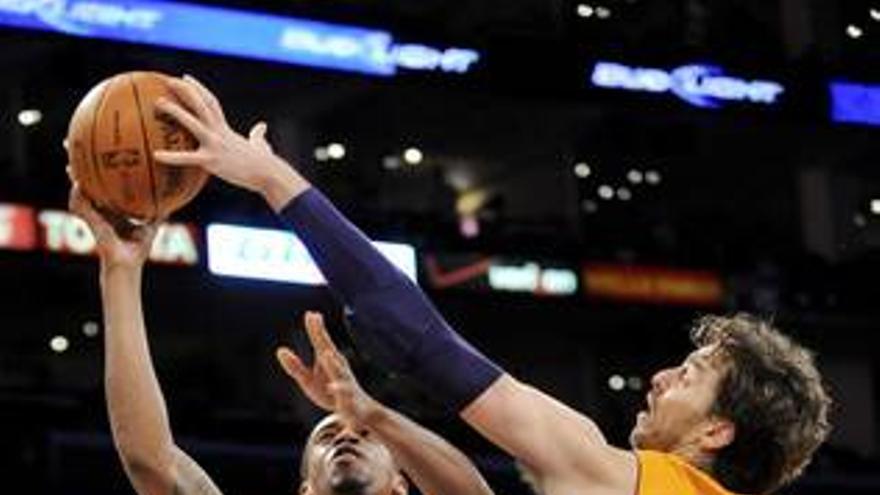 Gasol contribuye a la victoria de los Lakers con una gran actuación (120-112)