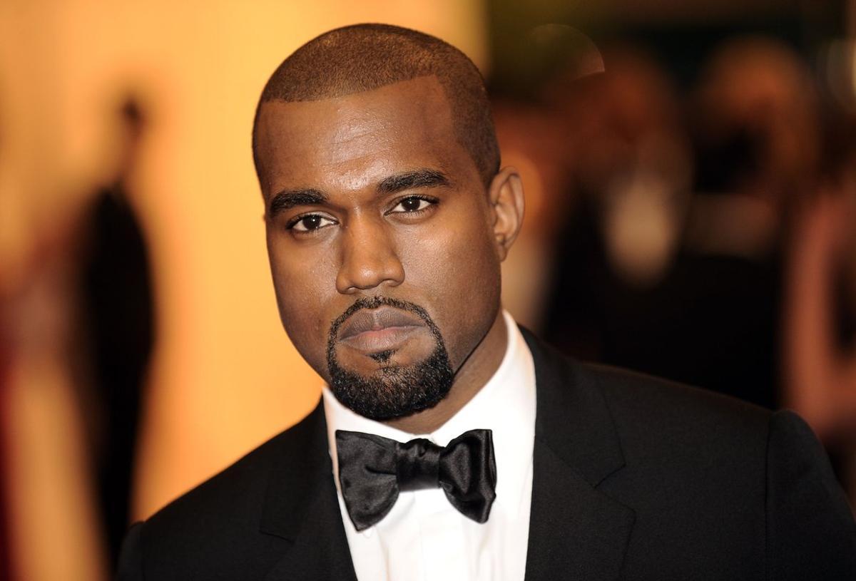 New York (United States), 07/05/2012.- (FILE) - US singer Kanye West arrives for the Metropolitan Museum of Art’s 2012 Costume Institute Gala benefit at the Metropolitan Museum of Art in New York, New York, USA, 07 May 2012 (reissued 30 September 2018). According to media reports, US rapper Kanye West, 41, is changing his name to Ye. The rapper posted on social media on 29 September 2018, that ’the being formally ¡sicÇ known as Kanye West. I am YE.’ (Estados Unidos, Nueva York) EFE/EPA/JUSTIN LANE *** Local Caption *** 53554530