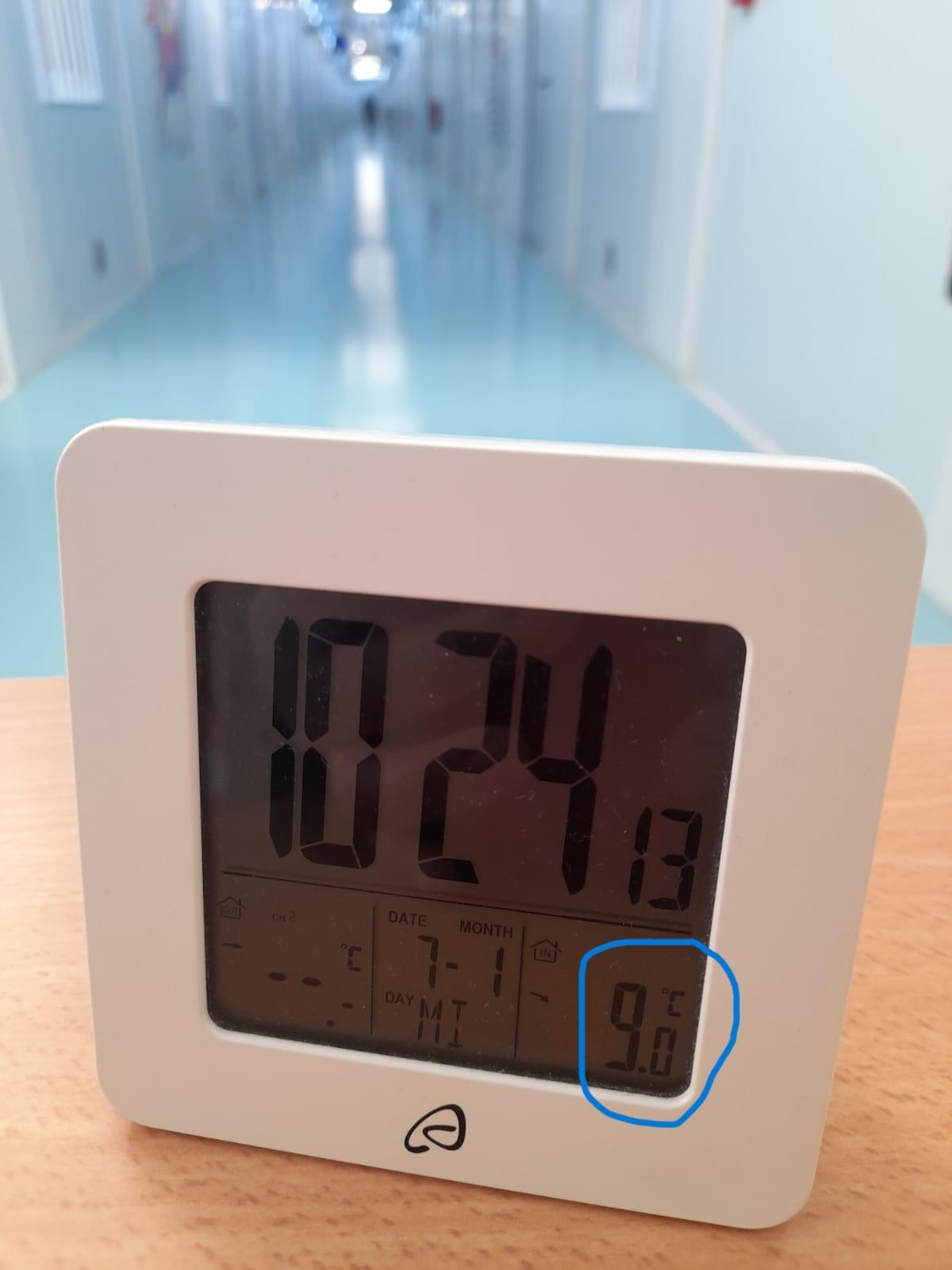 Pasillo del IES Berenguer Dalmau, a 9 grados, este jueves.