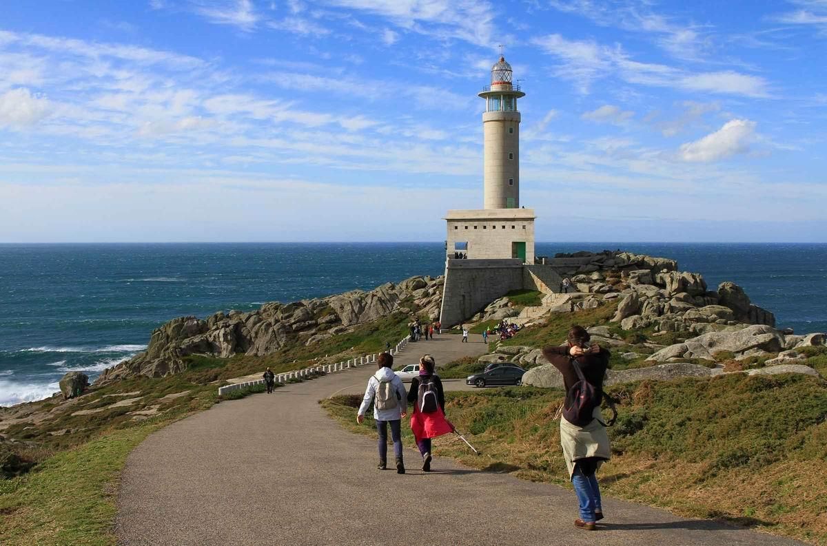 Esta ruta une los faros de la zona en un recorrido de ocho etapas.