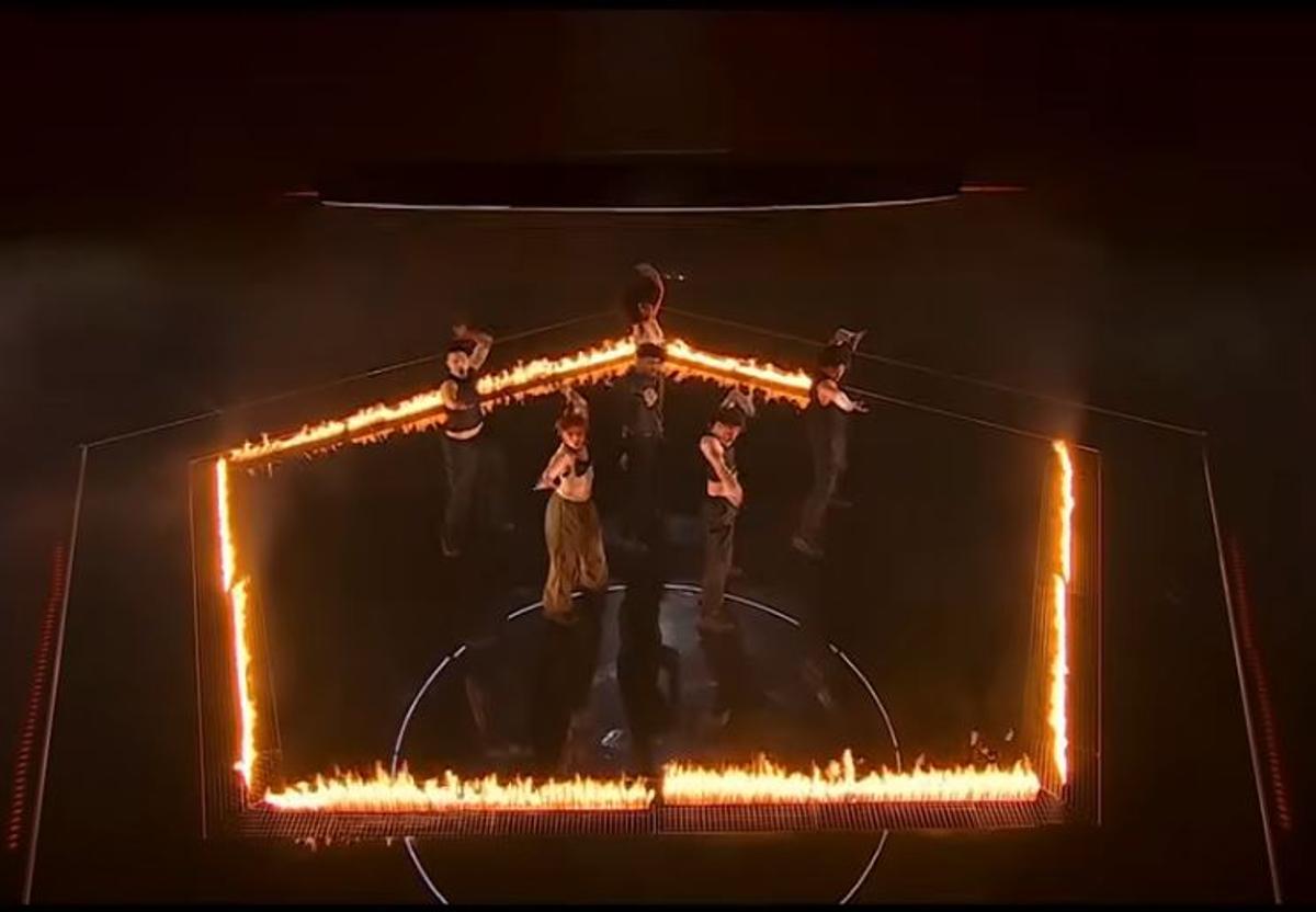 Instante de la actuación de Kenneth en el Benidorm Fest 2026 en el que la línea de fuego no llegó a prender en directo.