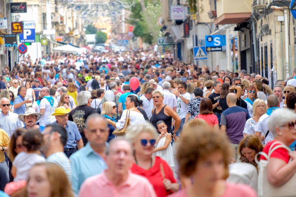 Multitudinaria participación en la tradicional carrera del Ayuntamiento a la plaza Castelar con motivo de la festividad de la Virgen de la Salud