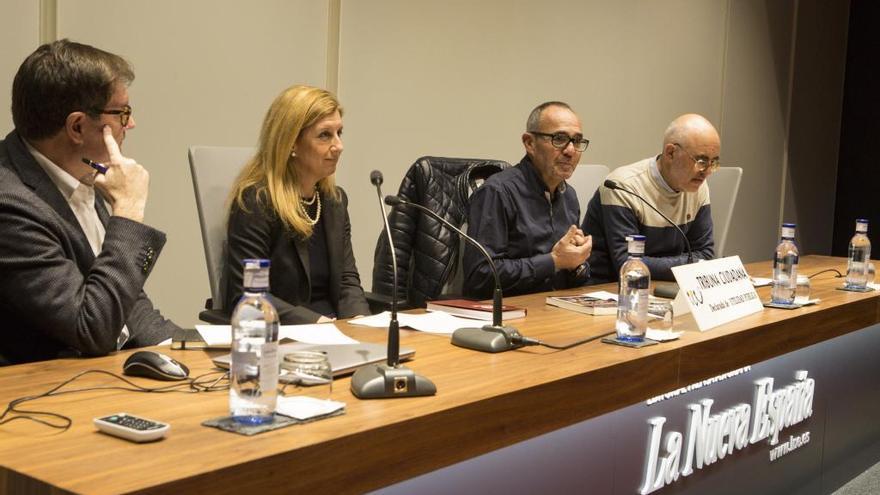 Por la izquierda, Andrés Montes, María José Iglesias, Joan Coscubiela y Javier Gámez (presidente de Tribuna Ciudadana).