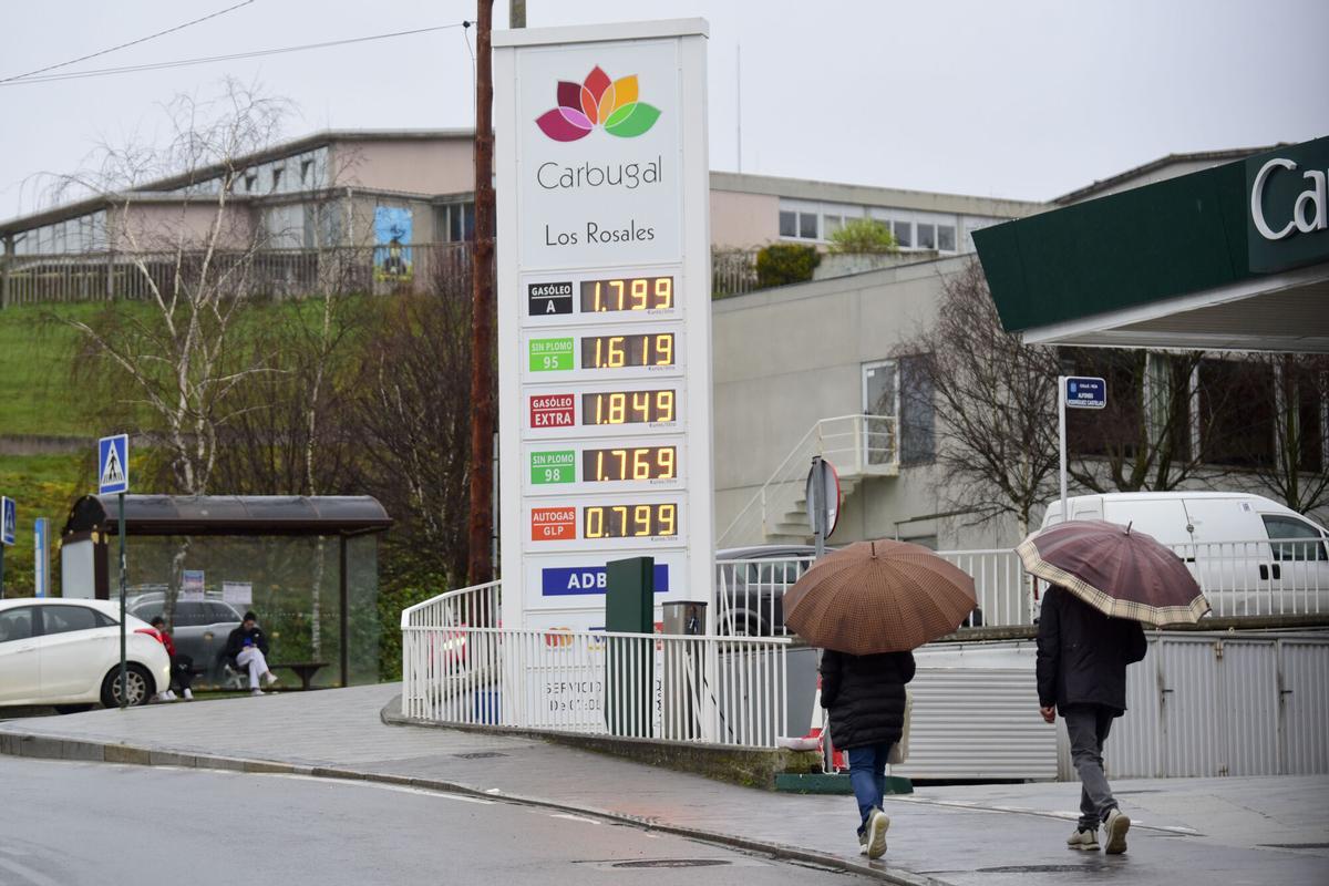 Precios en una gasolinera de A Coruña, este martes por la tarde.