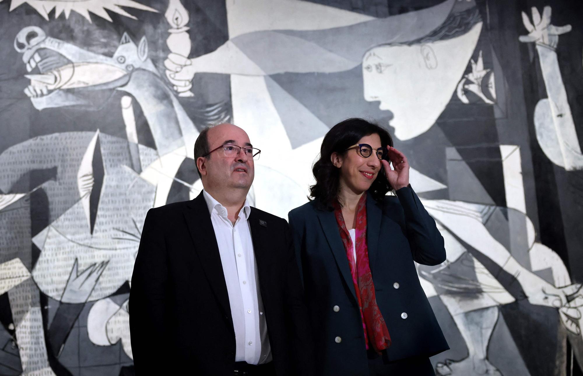 Iceta y su homóloga francesa, Rima Abdul Malak, en la presentación del Año Picasso.