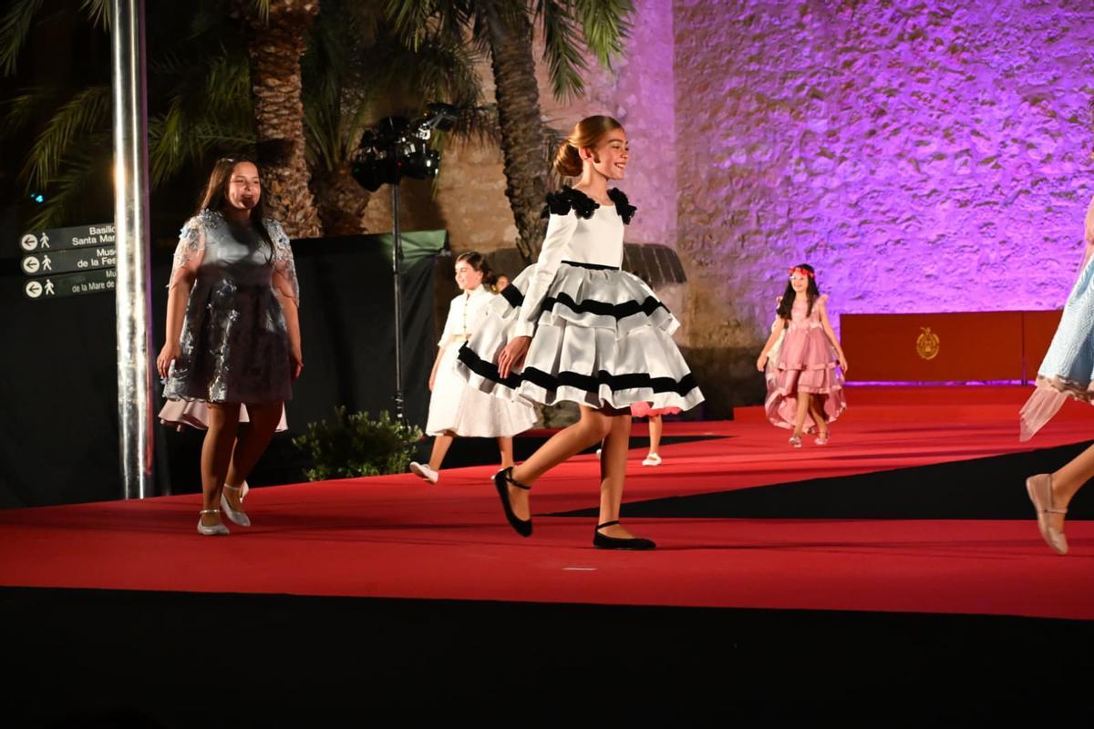 Las candidatas a Reina de las Fiestas de Elche brillan en una gala renovada en Traspalacio Las candidatas a Reina de las Fiestas de Elche brillan en una gala renovada en Traspalacio