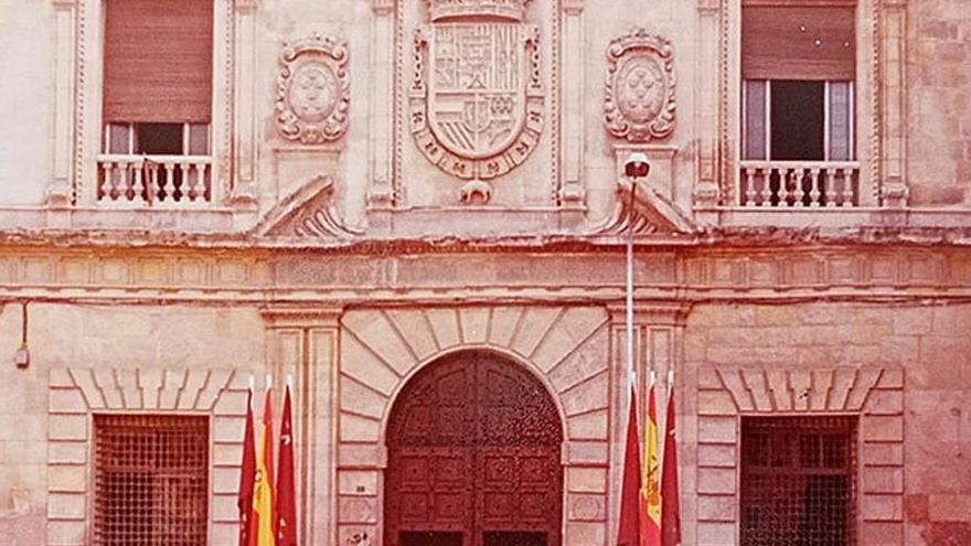Cuarenta y  cuatro años de autogobierno en la Regi
