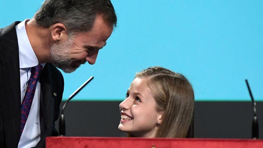 La presencia de sus hijas en la ceremonia de los premios &quot;Princesa de Asturias&quot;, &quot;un orgullo para la Corona&quot;, según el Rey