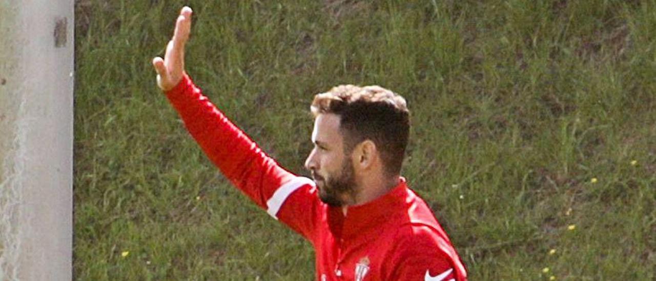 Álvaro Vázquez, durante un entrenamiento de esta pretemporada. | J. Plaza