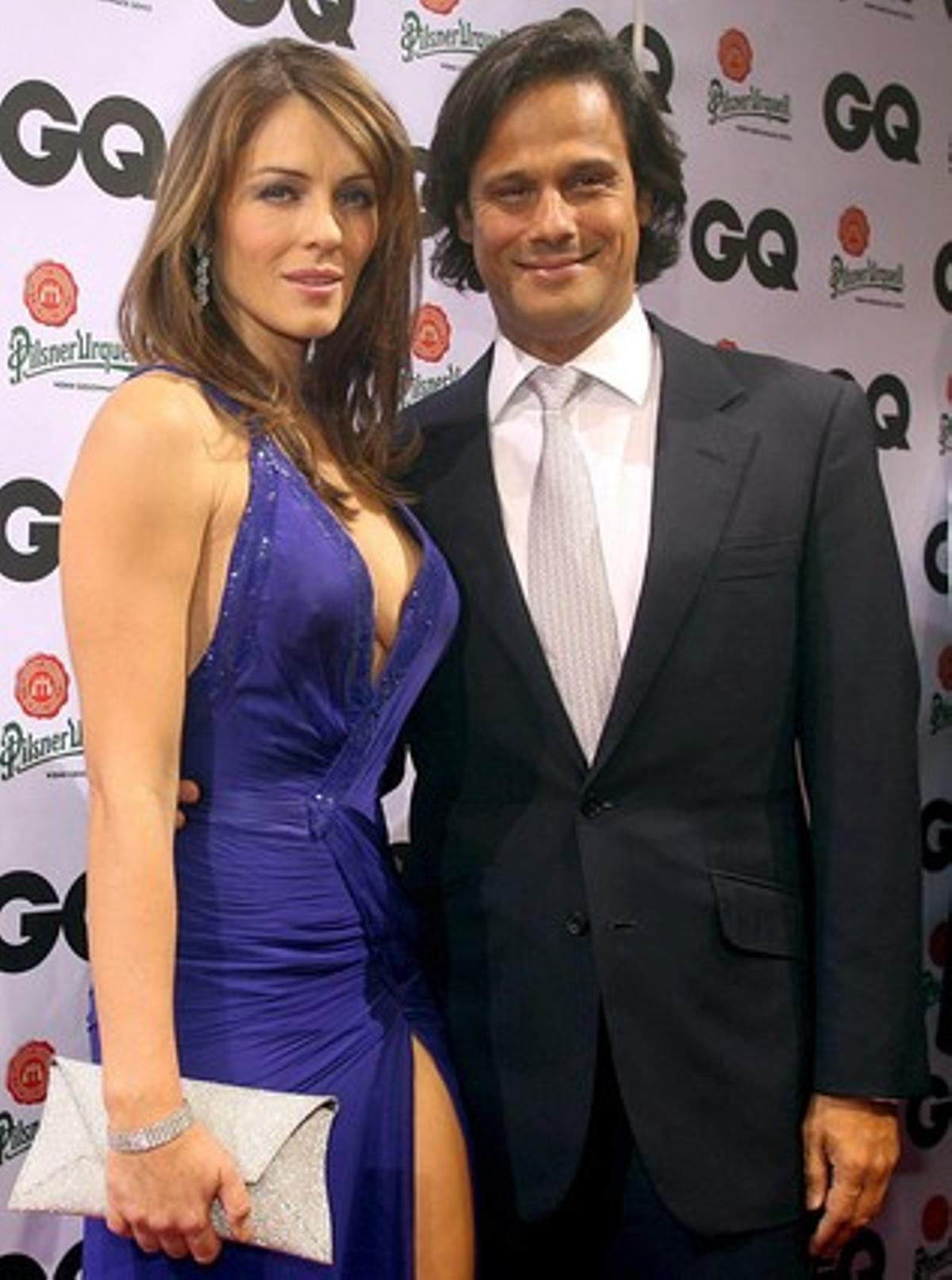 Liz Hurley i Arun Nayar, en un acte a Alemanya. Liz Hurley i Arun Nayar, en un acte a Alemanya.