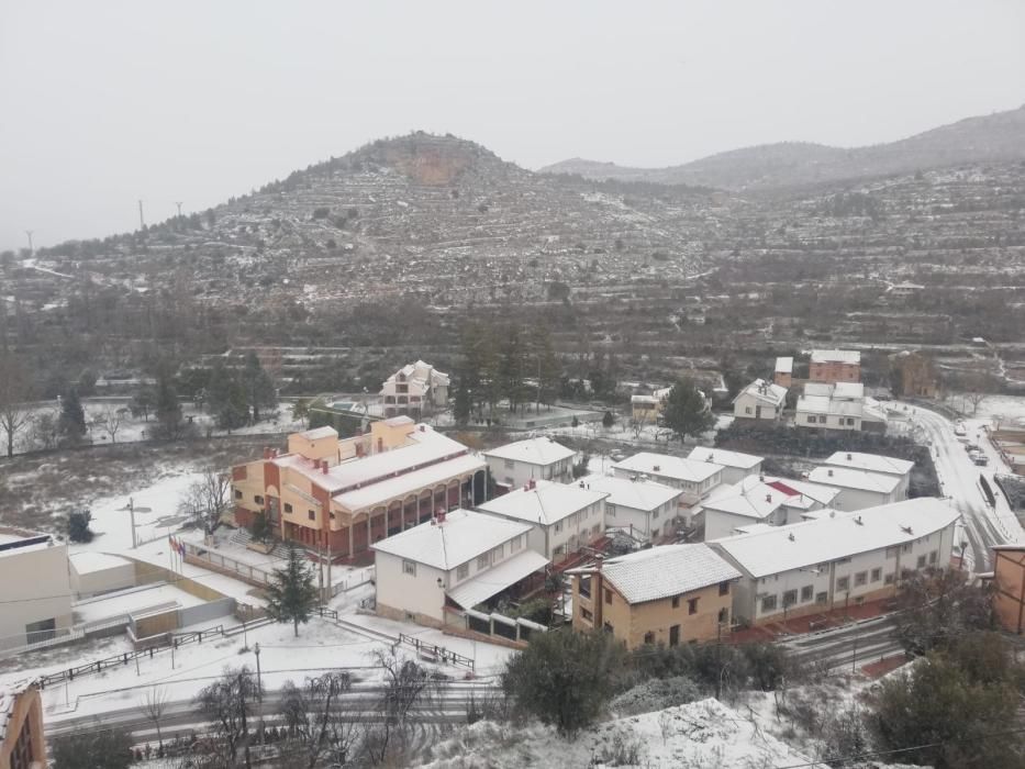 La nieve cubre Los Serranos y el Rincón de Ademuz