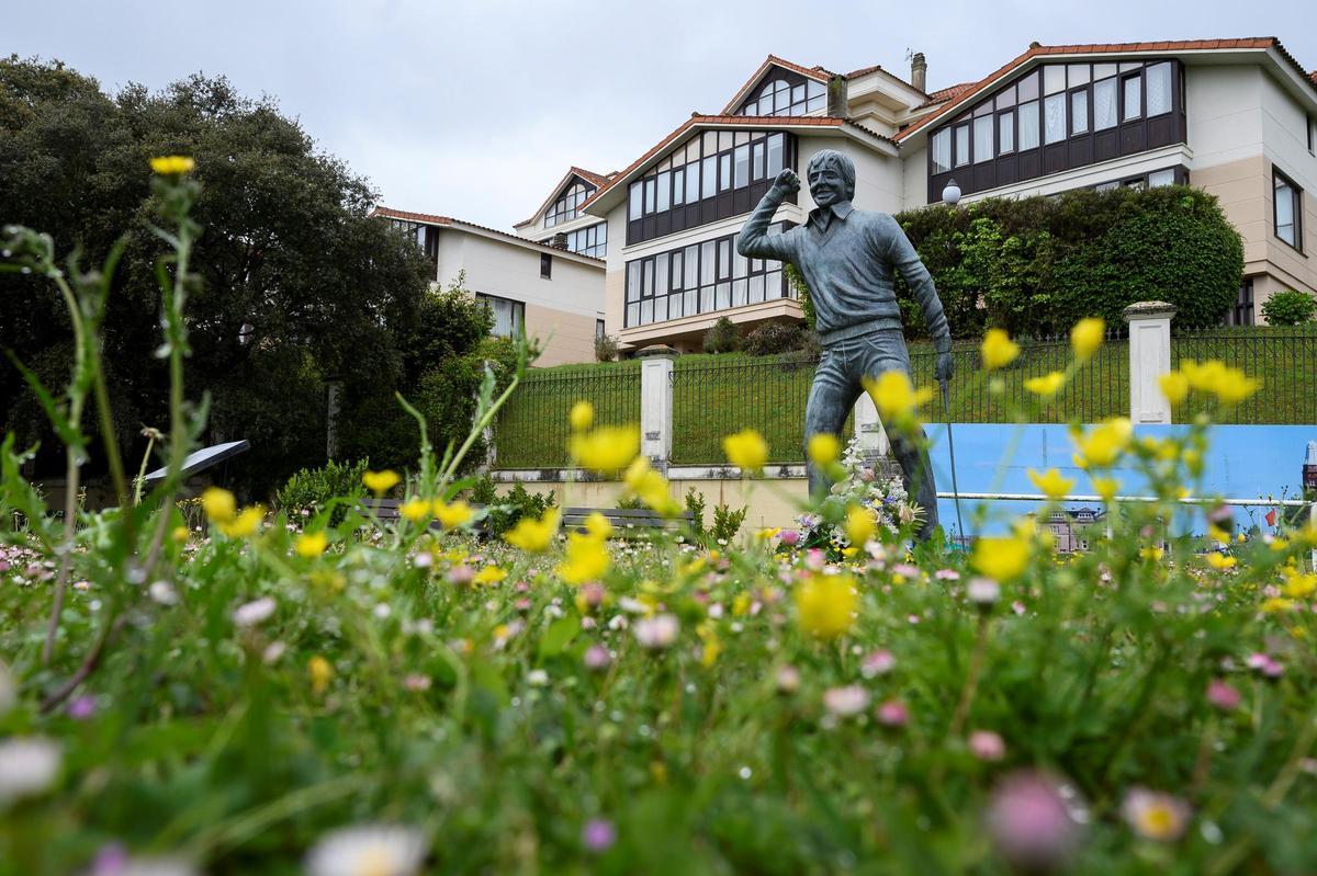 Hallan troceada, para su venta, la estatua de 'Seve' y detienen a un hombre por su robo