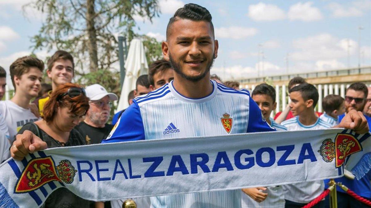 Luís Suárez, presentado con el Zaragoza