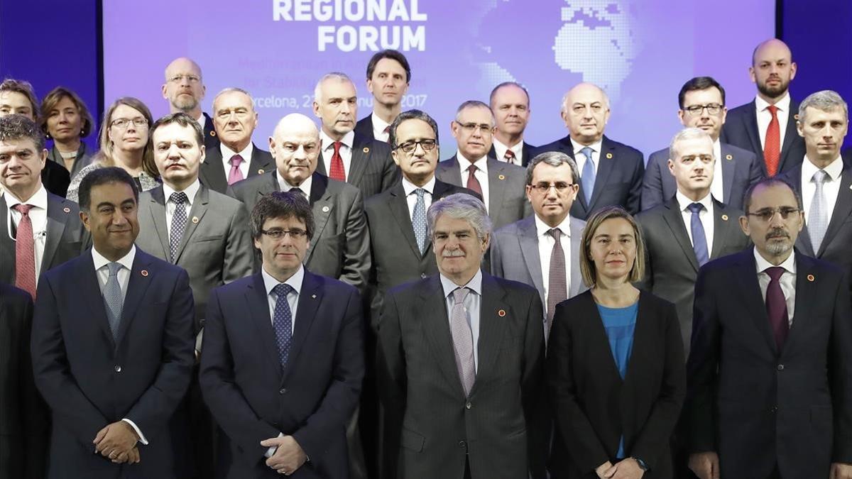 Carles Puigdemont y Alfonso Dasits en la reunión de la Unión por el Mediterráneo, en enero del 2017.