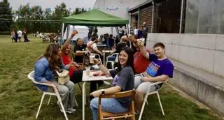 Tremañes abre sus fiestas con juegos y espuma