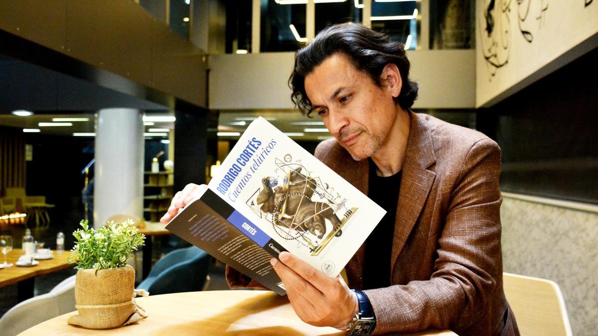 Rodrigo Cortés en su reciente visita a Zaragoza con su libro ‘Cuentos telúricos’.