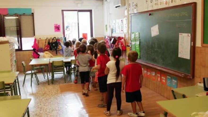 Alumnos en un centro educativo de Elche, en una imagen retrospectiva.