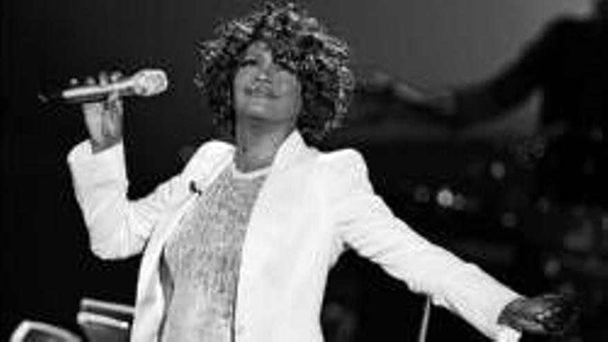 Whitney Houston: LA CANTANTE, HOSPITALIZADA EN PARIS
