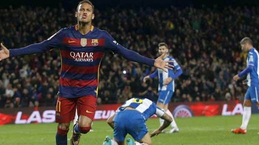 Neymar durante el encuentro con el Espanyol
