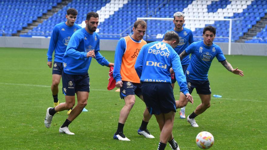 Rubén de la Barrera dirige la sesión en Riazor