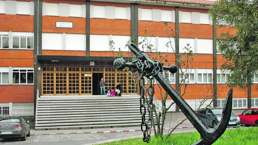 Fachada del centro educativo de Ceares, que ahora pasará de llamarse Ursulinas a Colegio Montedeva.