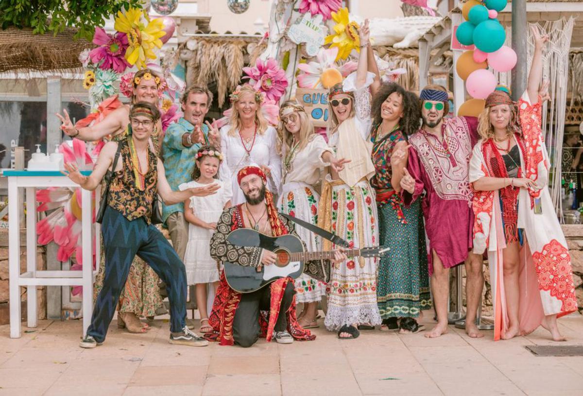 Paul Hopman y Diana van Visser eligieron una boda hippy. | JUAN SUÁREZ