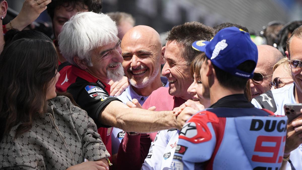 Gigi Dal''Igna felicita a Marc Márquez tras su victoria en Misano-2.