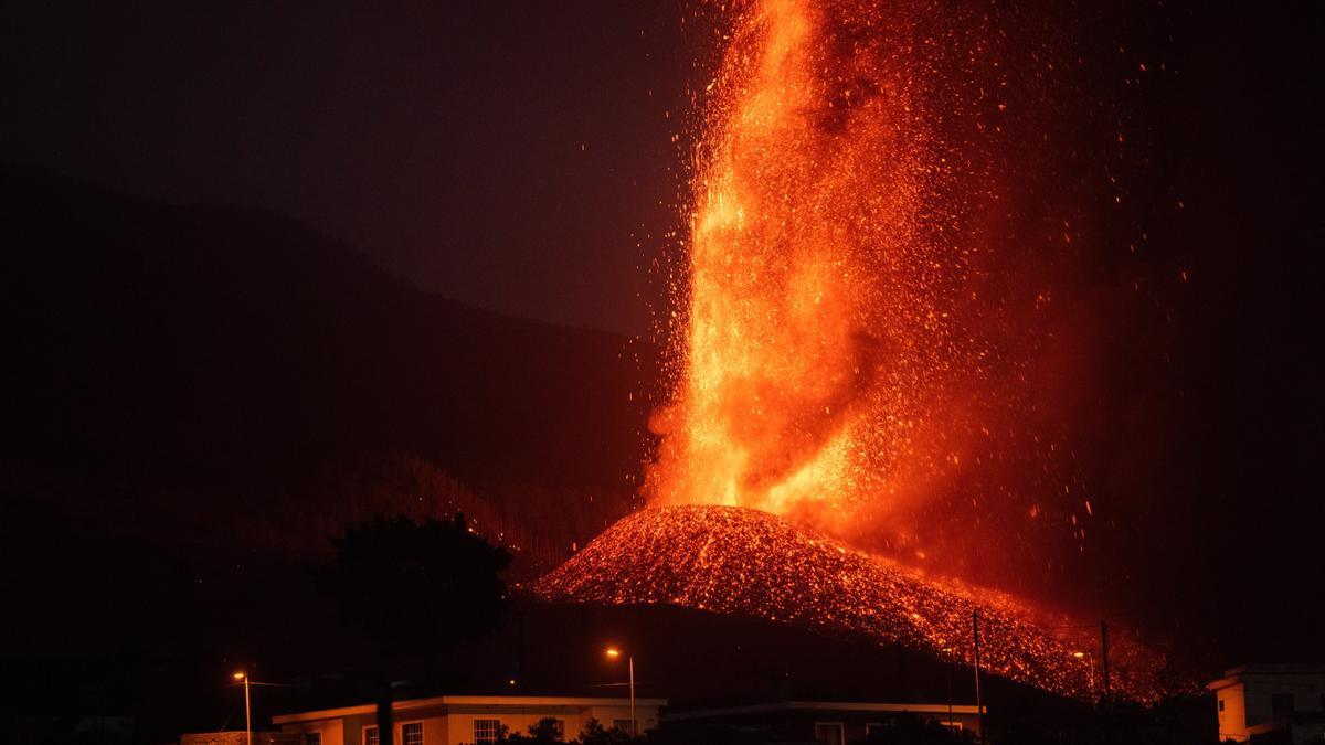 El volcán de La Palma lleva cinco días expulsando lava.