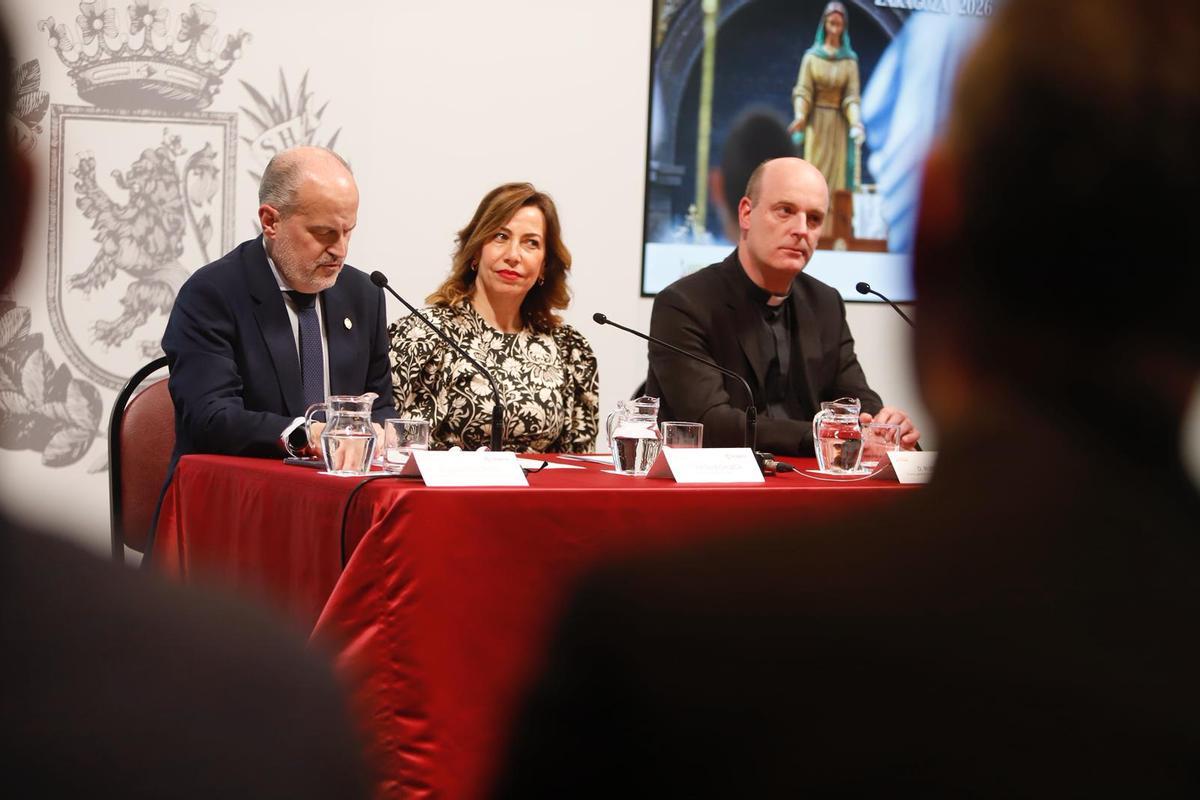 La alcaldesa de Zaragoza, Natalia Chueca, en la presentación de la Semana Santa.