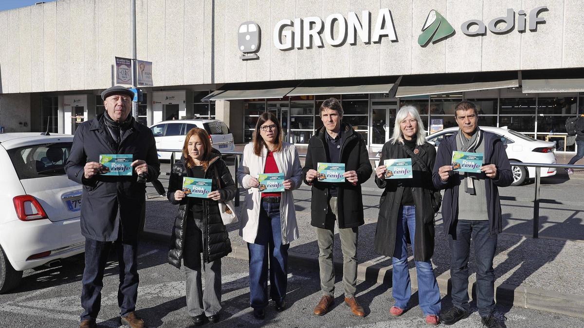 Integrants de Junts per Catalunya, a l'estació de Girona.