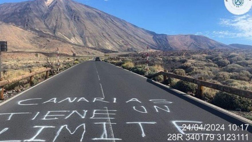 Una de las fotos de las pintadas que aparecieron en el Parque Nacional del Teide.