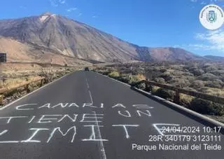 Ataque vandálico en el Teide con pintadas de los eslóganes del 20A