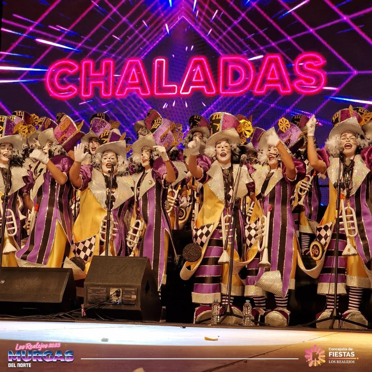 La murga Chaladas, dirigida por Marina Toledo y bajo la dirección musical de Judo Lorenzo.