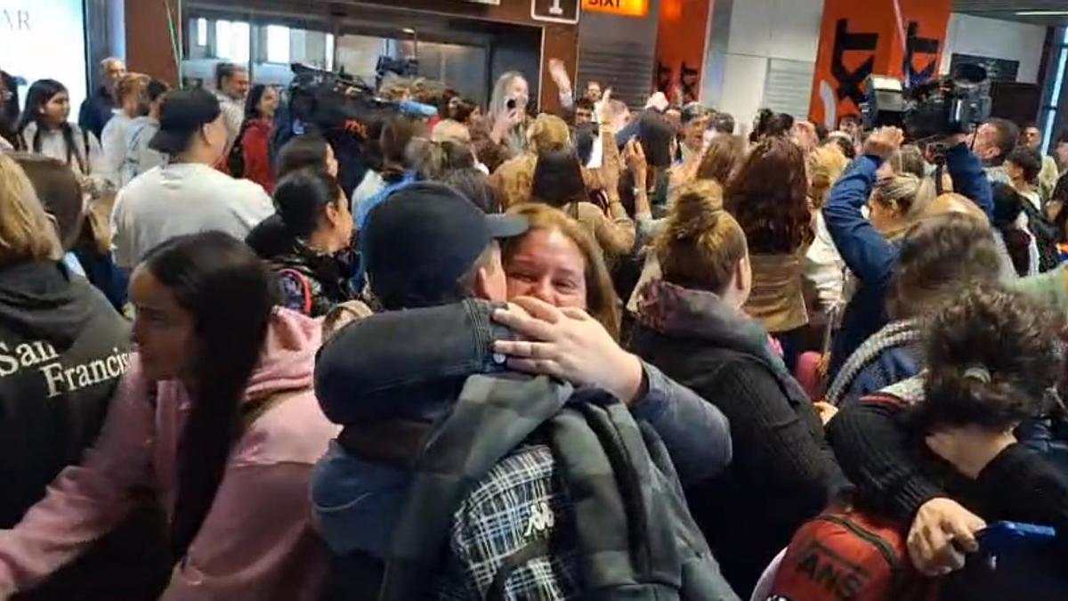 Llegada del alumnado del IES José Arencibia Gil al aeropuerto