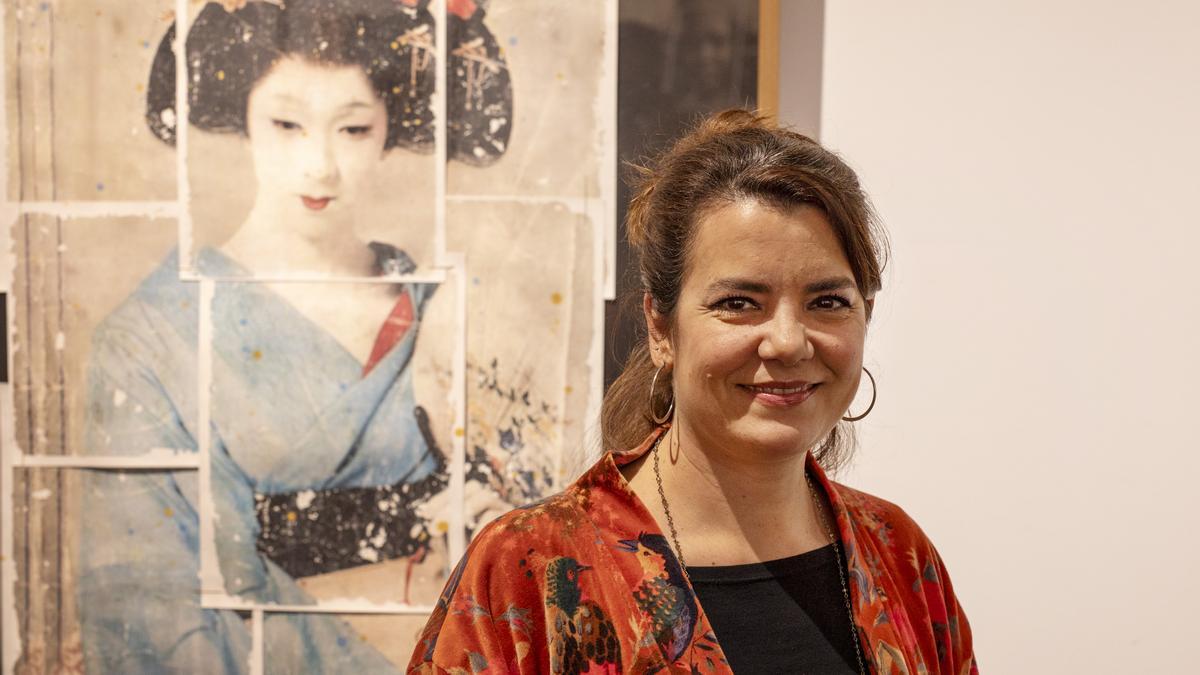 L'artista Marta Fàbregas, durant la inauguració de l'exposició a Figueres.