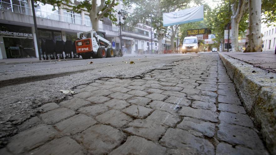 El reasfaltado saca a la luz el adoquín cubierto para que Induráin corriera en Xàtiva