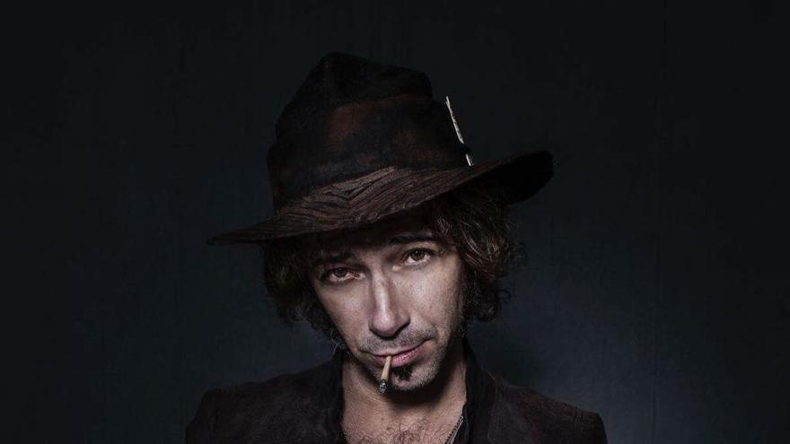 Álvaro Suite, la mano derecha de Bunbury viaja sola