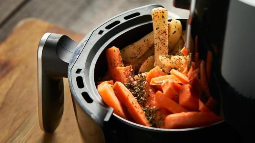 Siete alimentos que puedes hacer en la &#039;air fryer&#039; y no sabías hasta ahora