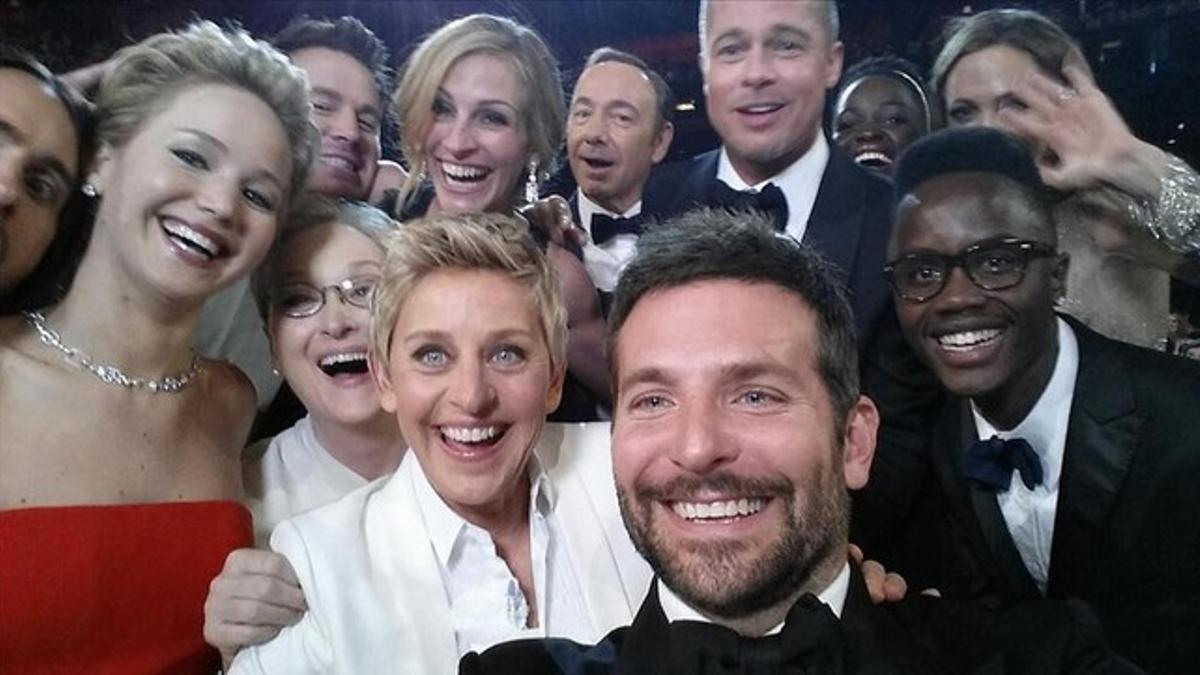 El 'Selfie' de los Oscar Jared Leto, Jennifer Lawrence, Meryl Streep, Ellen DeGeneres, BradleyCooper y Peter Nyong¿o Jr., Channing Tatum, Julia Roberts, Kevin Spacey, Brad Pitt, Lupita Nyong¿o y Angelina Jolie.