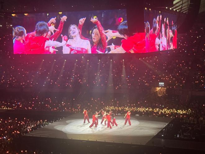 Twice, la cara más dulce del k-pop en un efervescente show’ en el Palau Sant Jordi