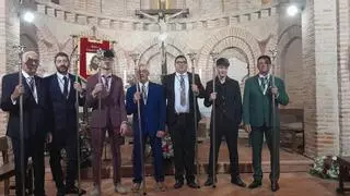 Los toresanos se acercan a la pradera para acompañar al Cristo de las Batallas