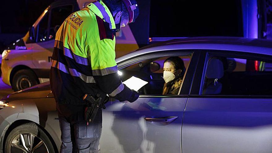 Control de Mossos durant el toc de queda, foto d&#039;arxiu.