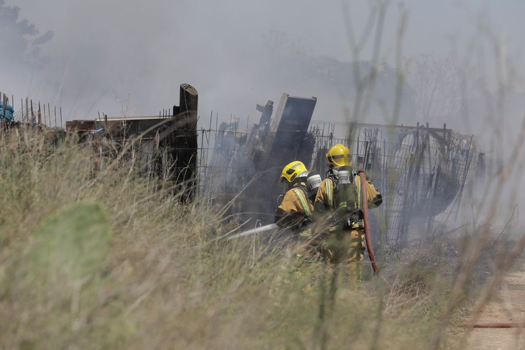 Incendio en una chatarrería en el Camí Salard de Palma