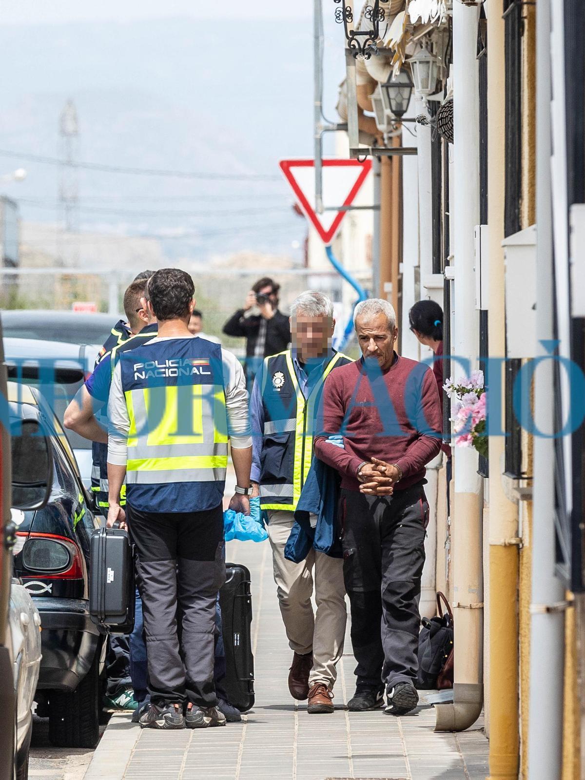 Detenido un empleado de Jesús Tavira y otras dos personas por matar y enterrar al empresario en Alicante Detenido un empleado de Jesús Tavira y otras dos personas por matar y enterrar al empresario en Alicante