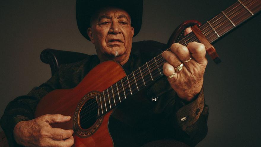 El cantante y guitarrista cuabano Eliades Ochoa. | L. O.