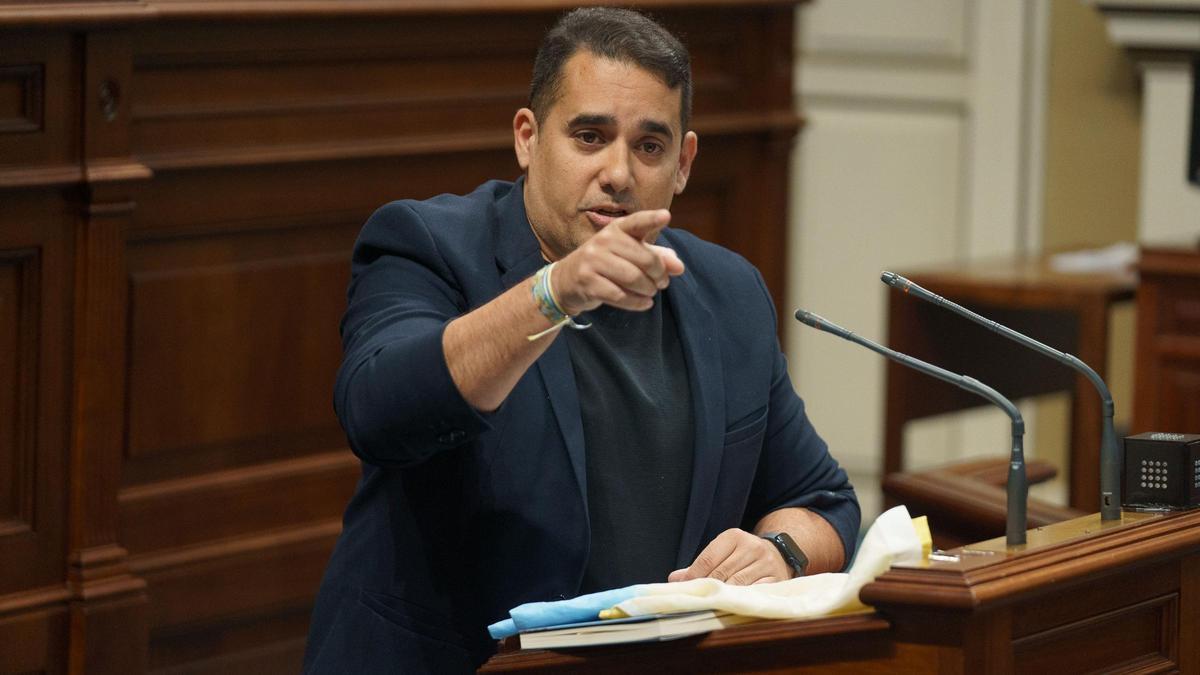 El diputado de NC Yone Caraballo durante su intervención.